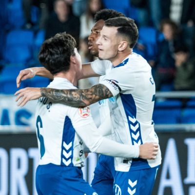 César celebra su gol junto a Juanjo Sánchez (CD Tenerife)