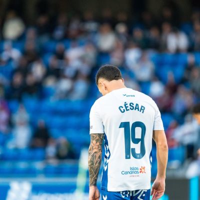 César (CD TENERIFE).||Landazuri da un pase durante el Tenerife - Racing (CD TENERIFE).|Acción del partido contra el Racing de Ferrol (CD TENERIFE).