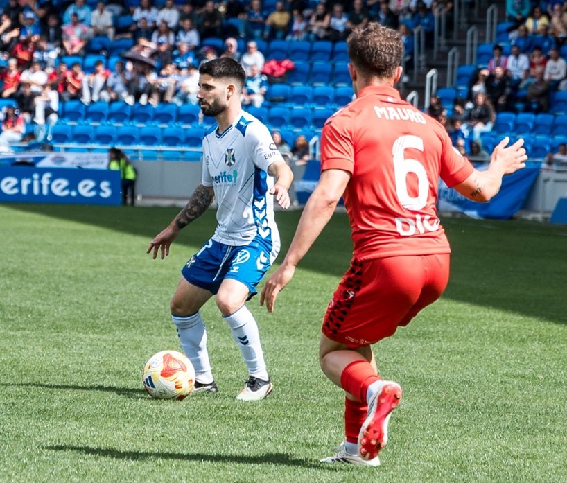 Cris Montes, en una acción del partido (CD TENERIFE).