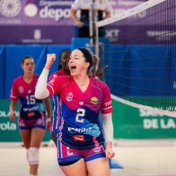 Alli Cudworth celebra un punto (CEDIDA).