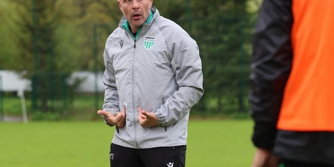 Curro Torres en un entrenamiento con el Levadia (@fcilevadia)