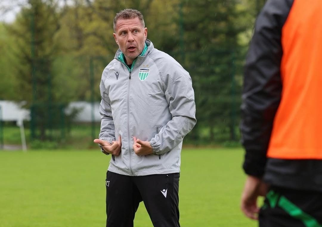 Curro Torres en un entrenamiento con el Levadia (@fcilevadia)