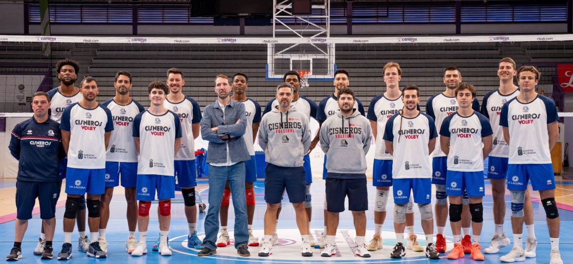 Jugadores y cuerpo técnico del Cisneros durante el Media Day (CEDIDA)