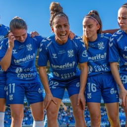 Patri Gavira en una charla de equipo (CDT Femenino)