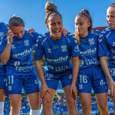 Patri Gavira en una charla de equipo (CDT Femenino)