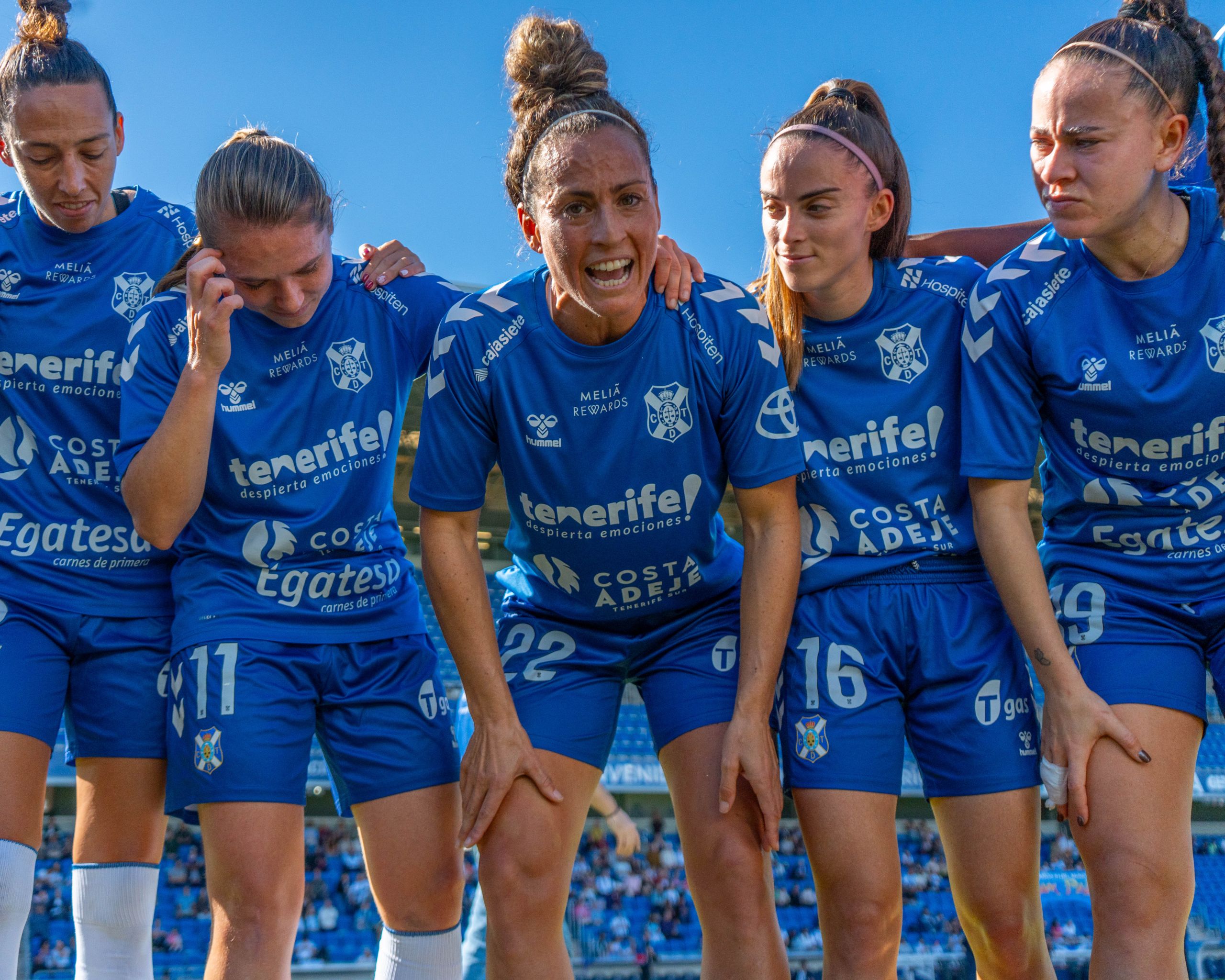 Patri Gavira en una charla de equipo (CDT Femenino)