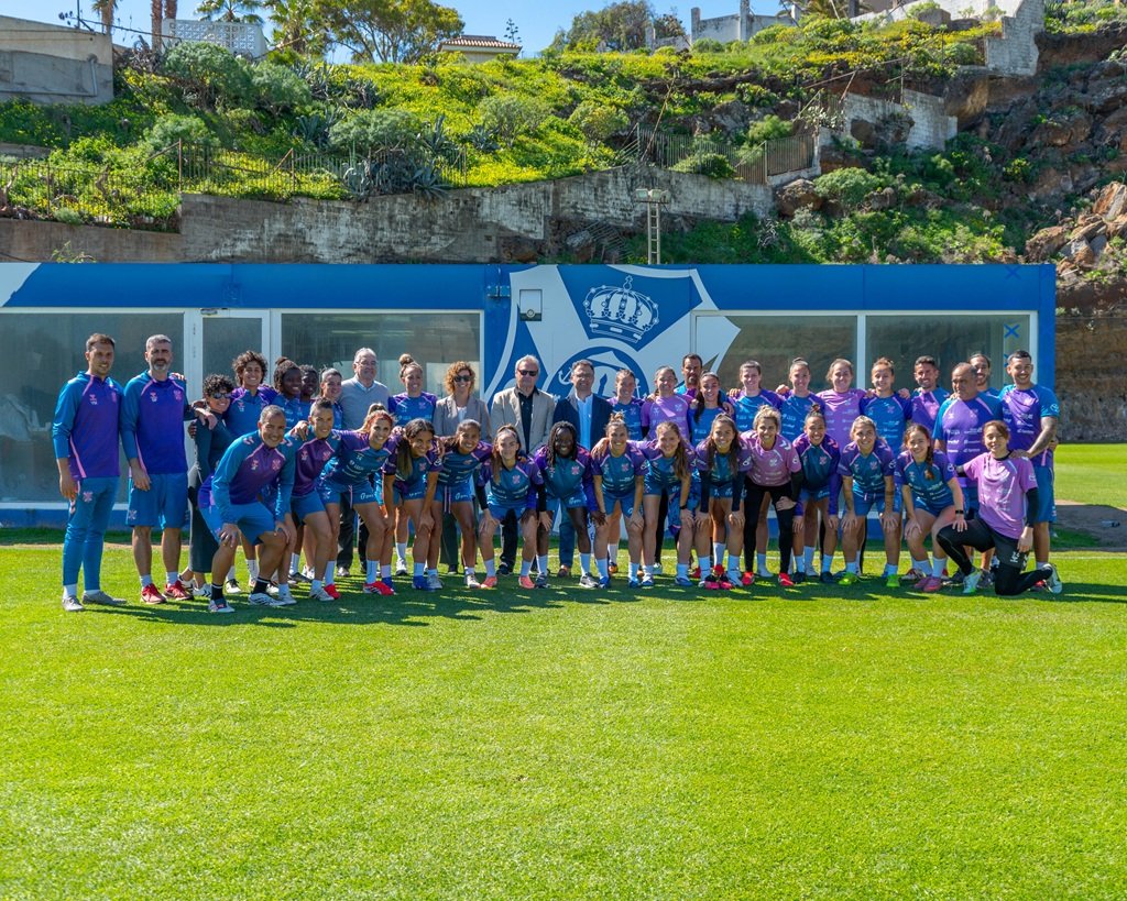 Encuentro entre el Ayuntamiento Santa Cruz y el CD Tenerife Femenino (FOTO: CD TENERIFE FEMENINO).