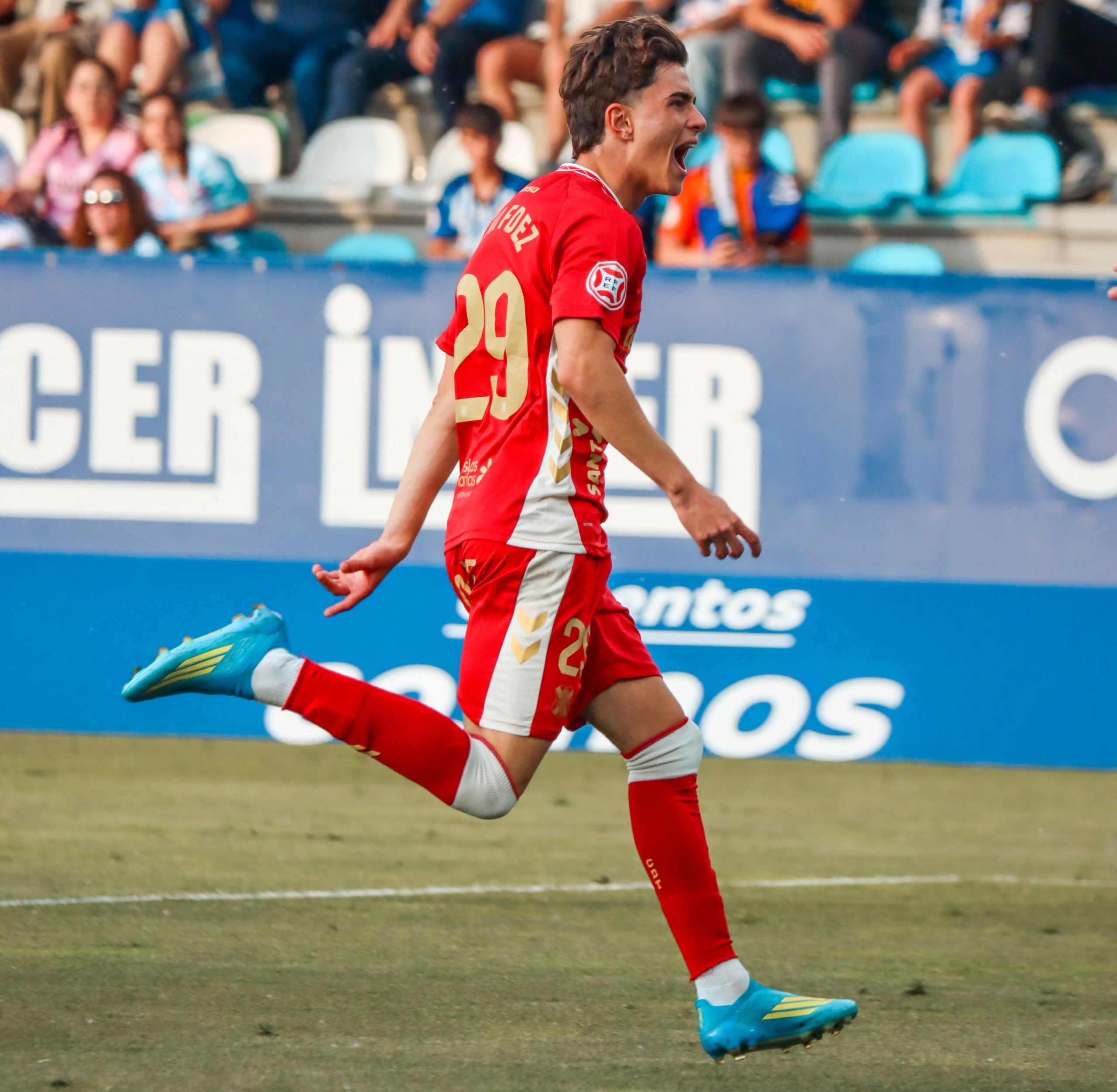 Dani Fernández celebra un gol (CD TENERIFE).