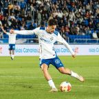 David Rodríguez disparando a portería (CD Tenerife)