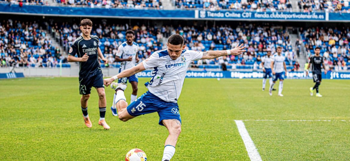 Disparo de Fabricio ante el Castilla (@Fabricioassisd6)