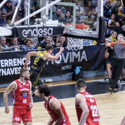 Doornekamp celebra una de sus canastas (EMILIO COBOS ACB PHOTO)