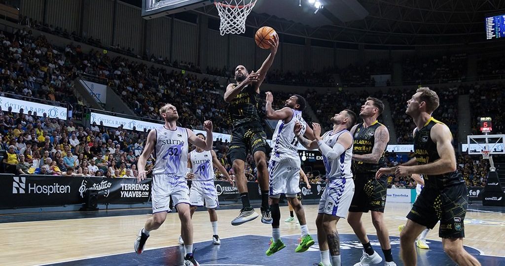 Acción del partido (Emilio Cobos/CB Canarias).