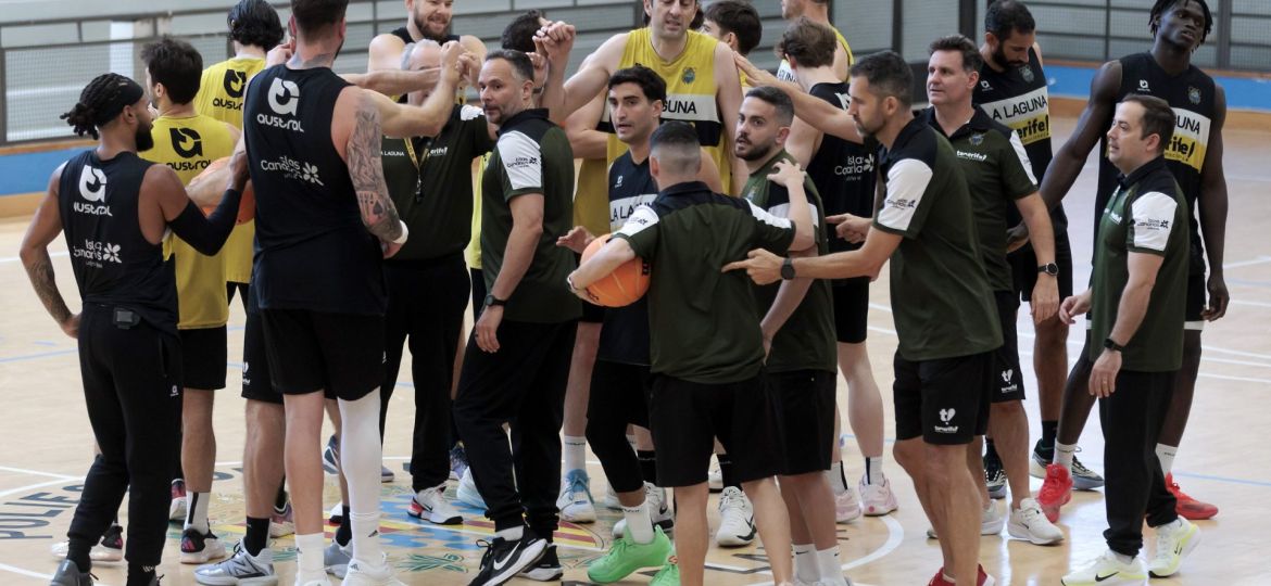 Jugadores de La Laguna Tenerife (CBCANARIAS.NET).