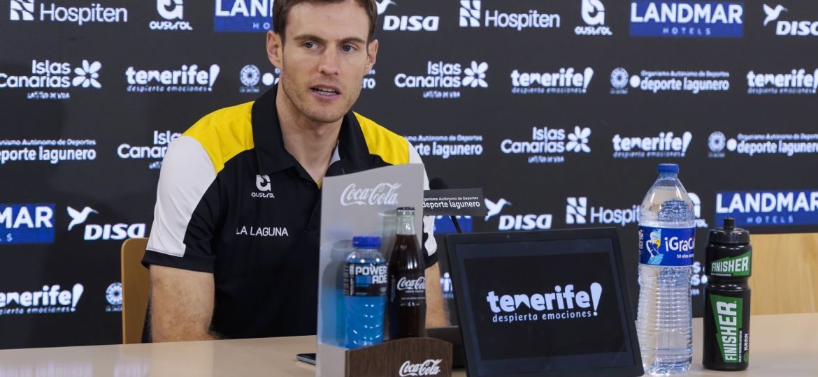 Tim Abromaitis en rueda de prensa (CB Canarias)