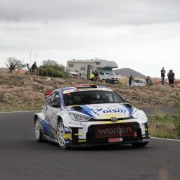 Bólido de Enrique Cruz (RALLYEVILLADEADEJE.COMO - FOTO: RAÚL S. REYES).|Podio del torneo (RALLYEVILLADEADEJE.COMO - FOTO: RAÚL S. REYES).