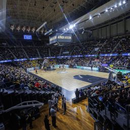 El Santiago Martín en el partido contra el Bilbao Basket (@CB1939Canarias)