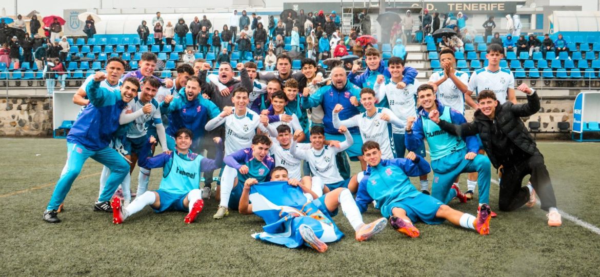 El juvenil blanquiazul celebra el pase a los octavos de la Copa del Rey (CD Tenerife)