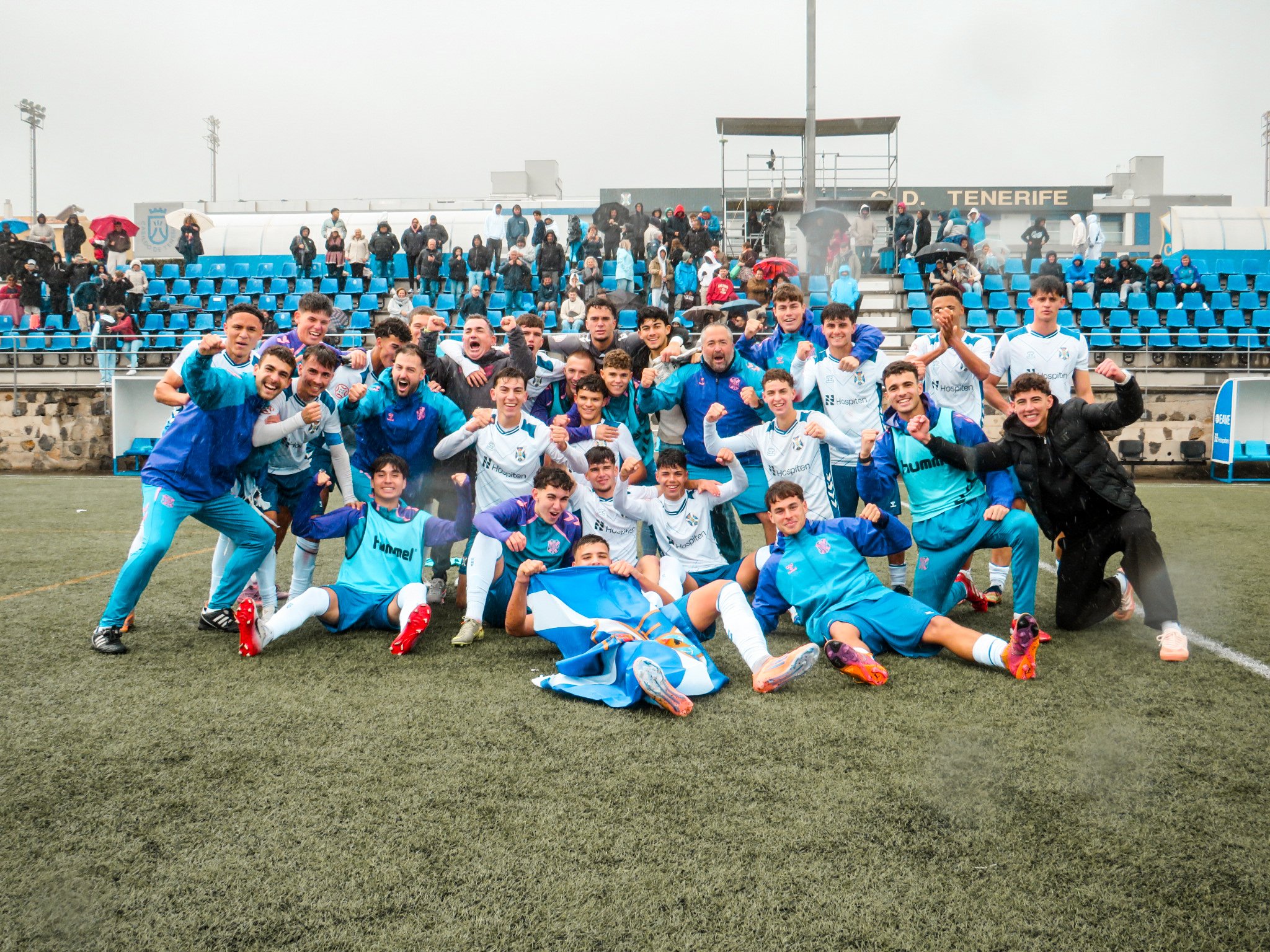 El juvenil blanquiazul celebra el pase a los octavos de la Copa del Rey (CD Tenerife)