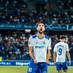 Enric Gallego celebrando un gol (CD Tenerife)
