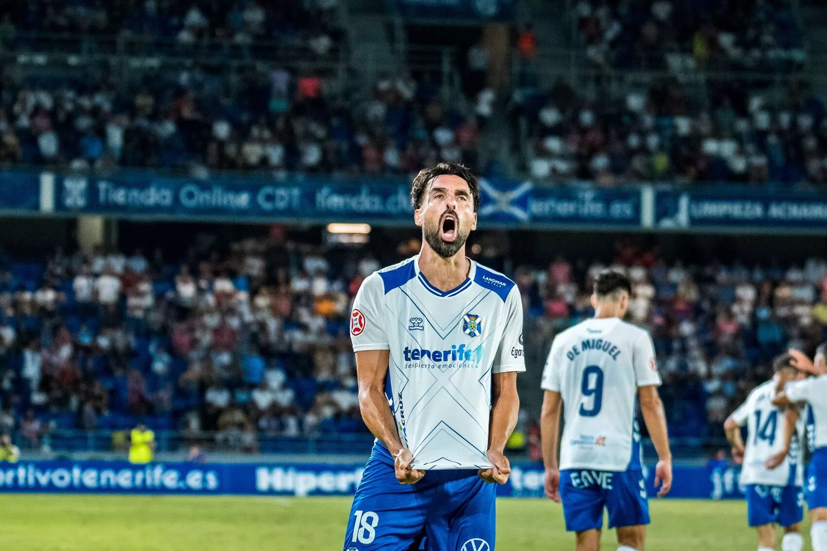 Enric Gallego celebrando un gol (CD Tenerife)