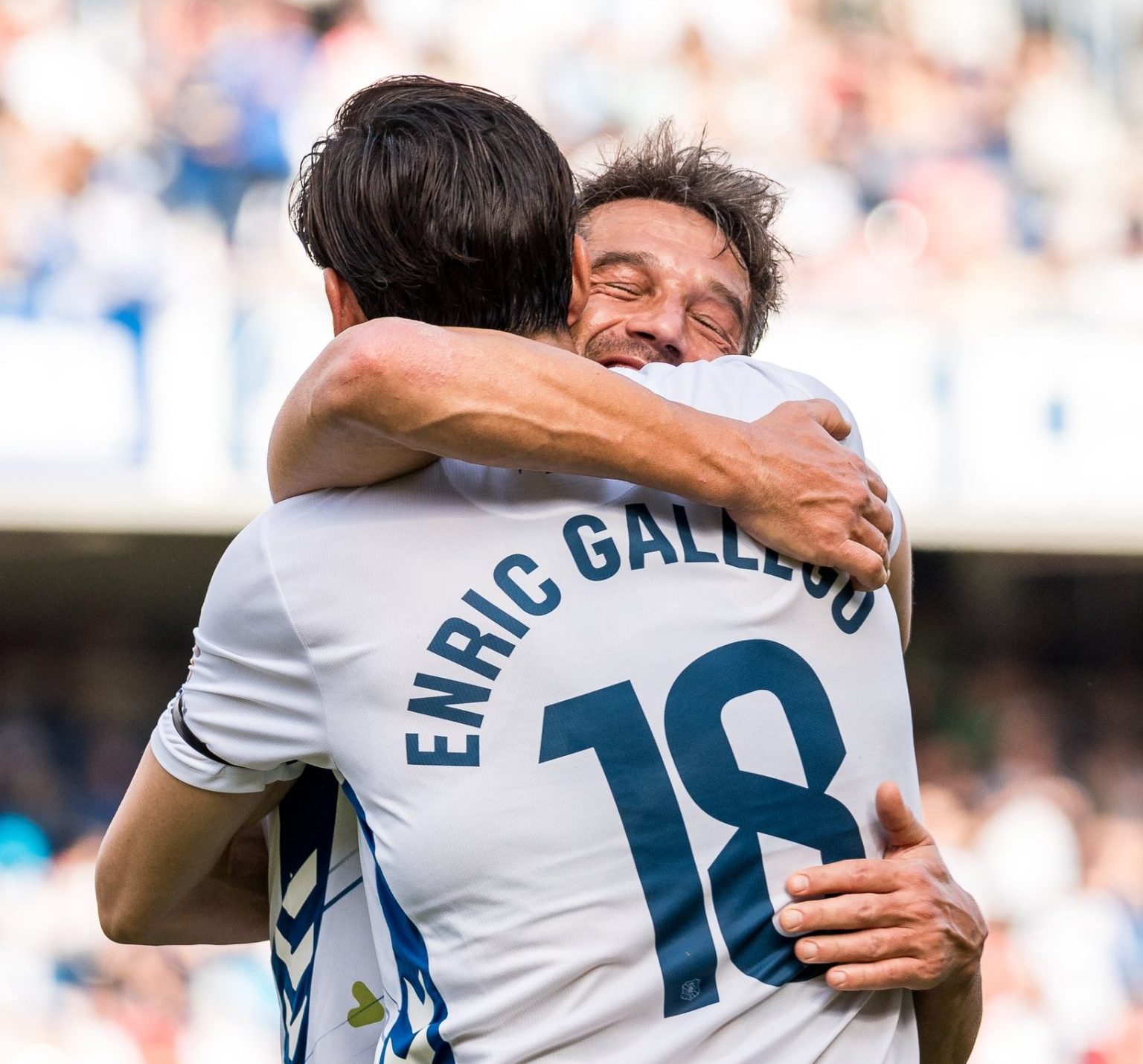 Enric Gallego y Aitor Sanz, abrazados (CD Tenerife)