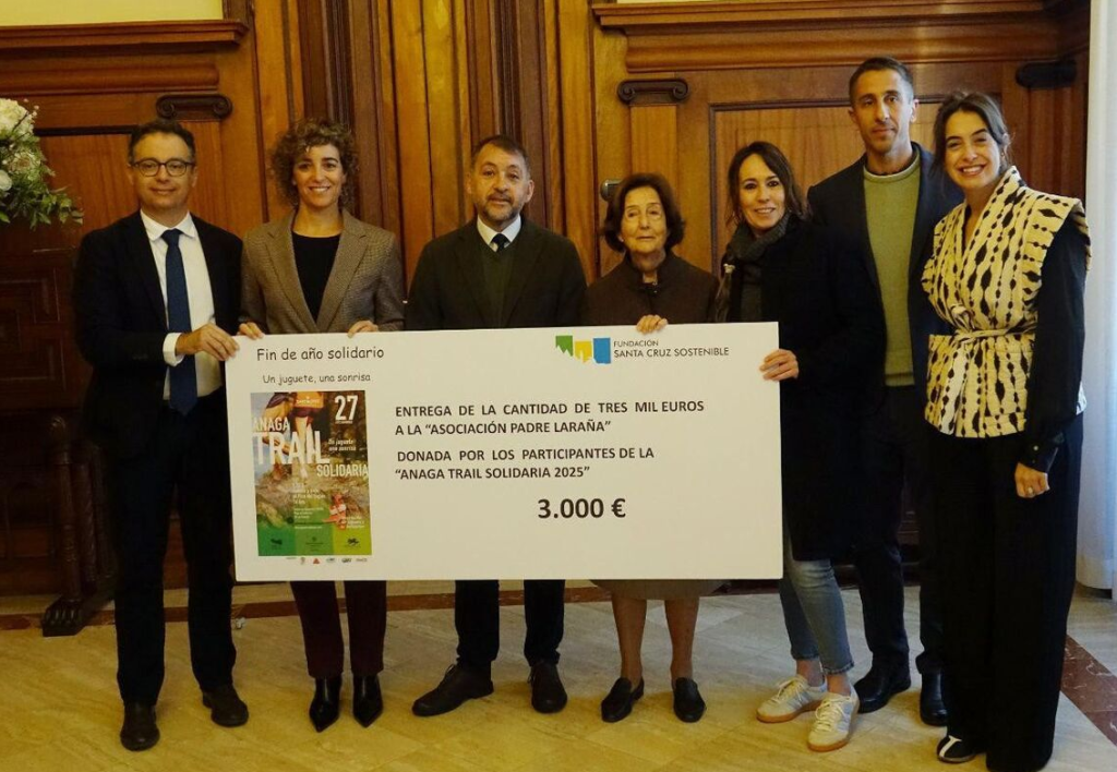 Entrega del cheque de la carrera solidaria (AYUNTAMIENTO SANTA CRUZ)