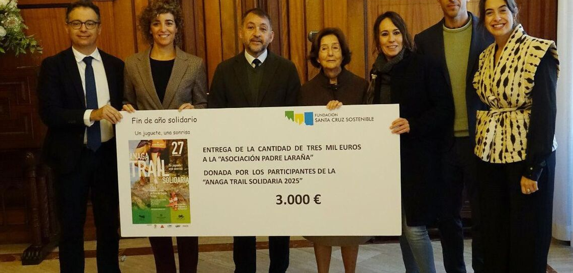 Entrega del cheque de la carrera solidaria (AYUNTAMIENTO SANTA CRUZ)