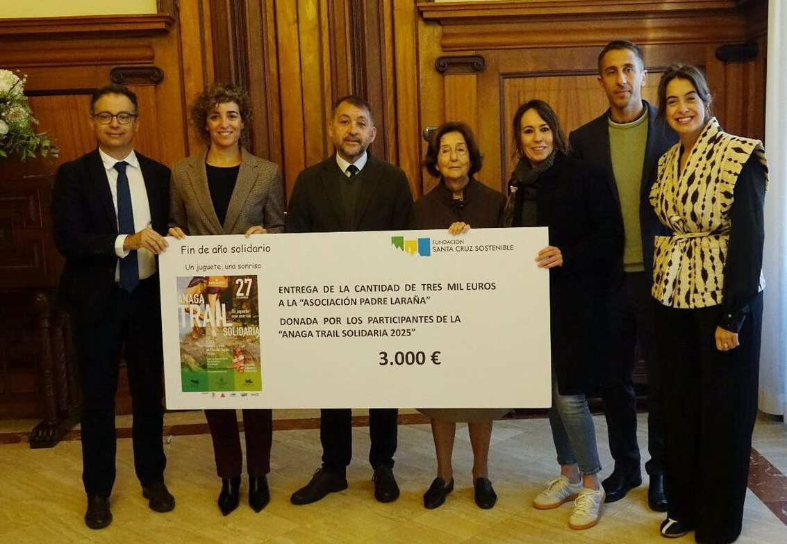 Entrega del cheque de la carrera solidaria (AYUNTAMIENTO SANTA CRUZ)