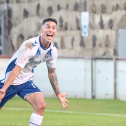 Ethyan celebra un gol (@CDTCANTERA).|Dani Fernández (@CDTCANTERA).|Jorge Padilla (@CDTCANTERA).