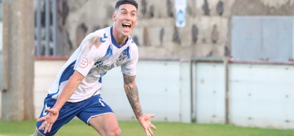 Ethyan celebra un gol (@CDTCANTERA).|Dani Fernández (@CDTCANTERA).|Jorge Padilla (@CDTCANTERA).