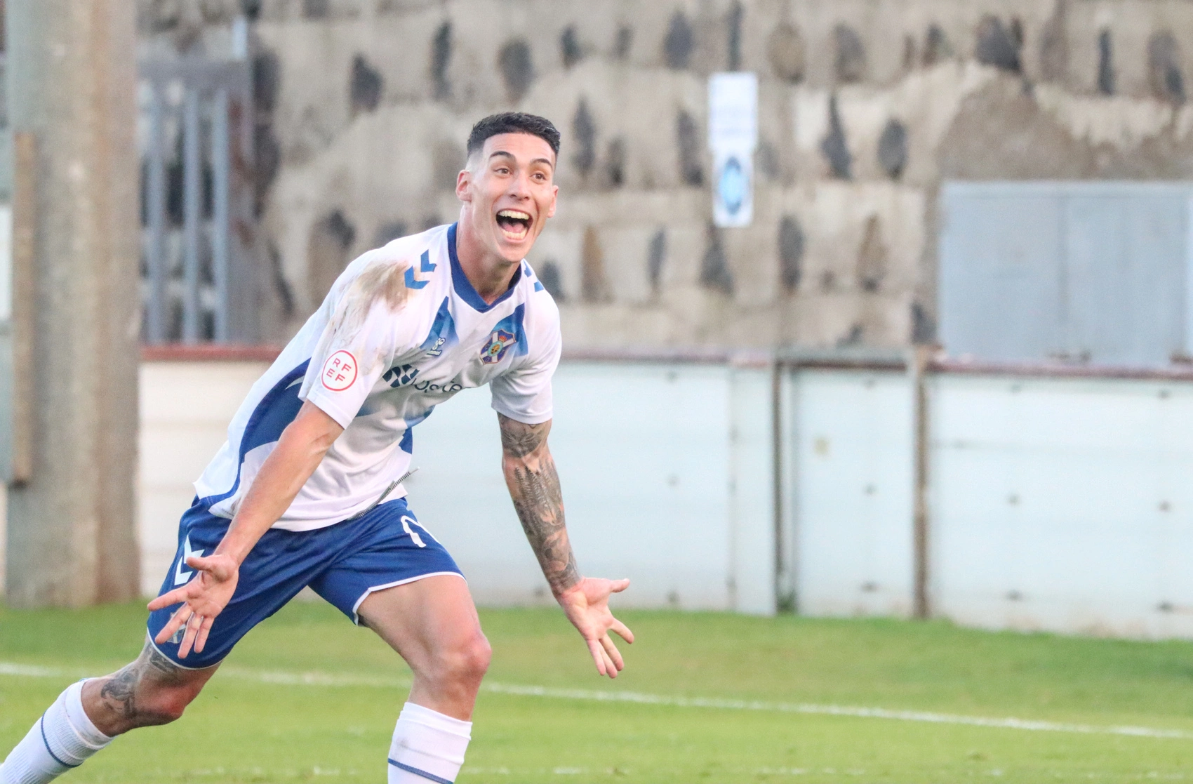 Ethyan celebra un gol (@CDTCANTERA).