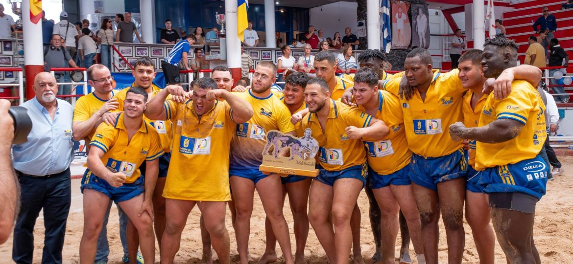 Gran Canaria celebra el título. (FEDERACIÓN INSULAR DE TENERIFE DE LUCHA CANARIA)