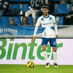 Fabio con la elástica blanquiazul (@CDTOficial)