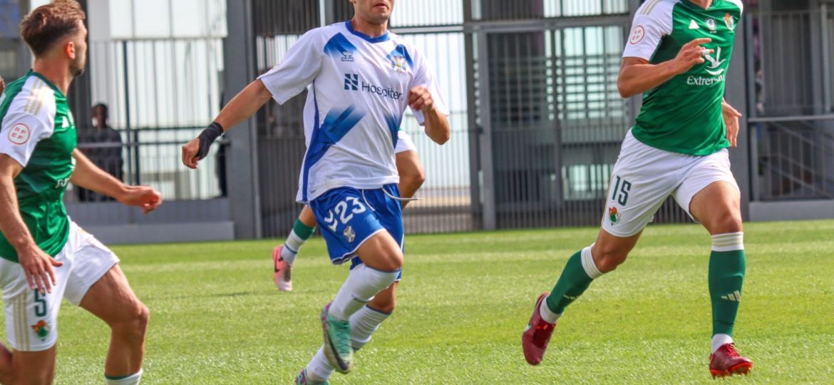 Fran Sabina ante el Cacereño (@CdtCantera)