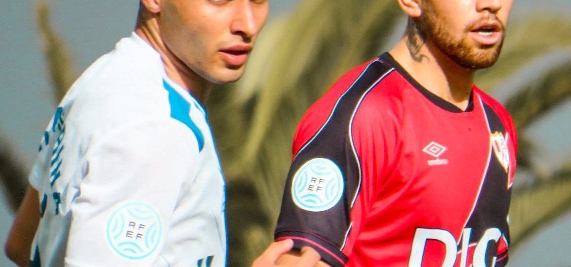 Fran Sabina en el partido ante el filial rayista (CD Tenerife)