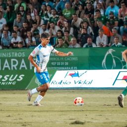 Ander Zoilo ante el Cacereño (CD TENERIFE)