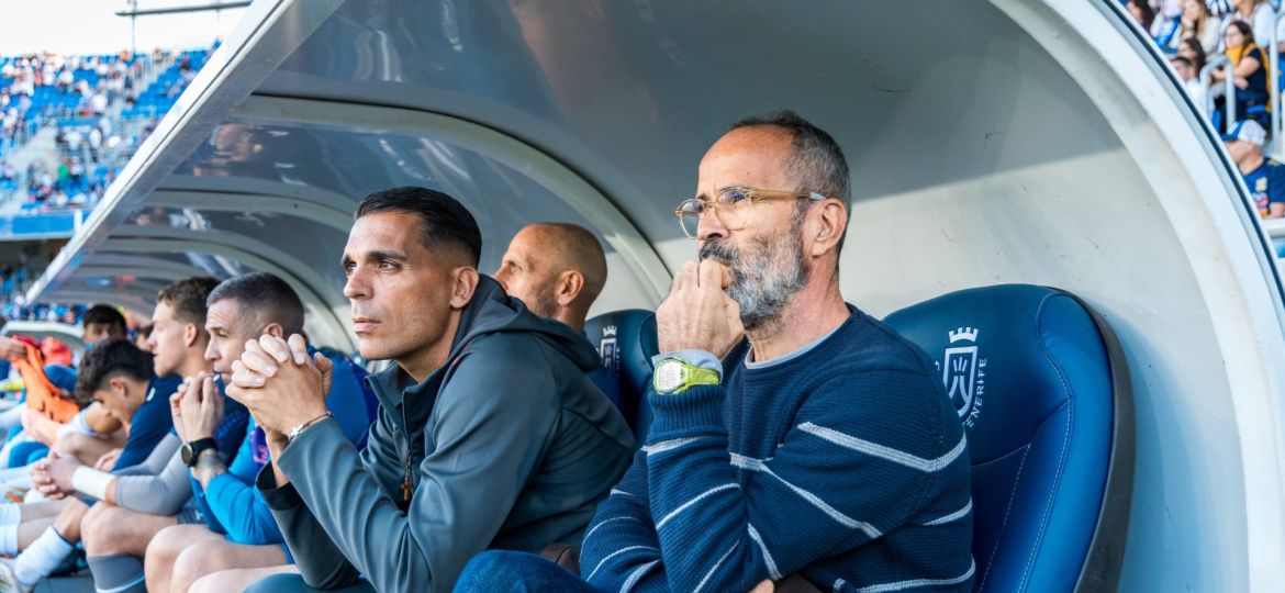 Cervera en el banquillo del HRL (CD TENERIFE)