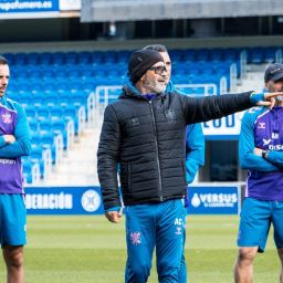 Álvaro Cervera dirigiendo un entrenamiento (CD TENERIFE)
