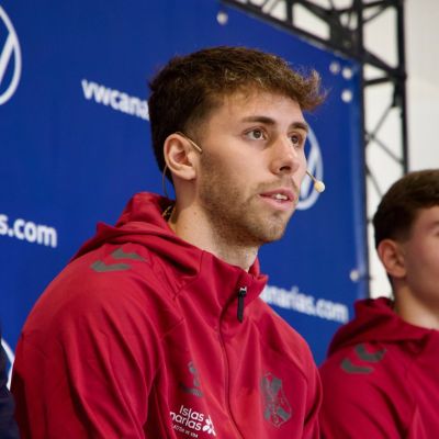 Gastón Valles en su presentación (CD TENERIFE)