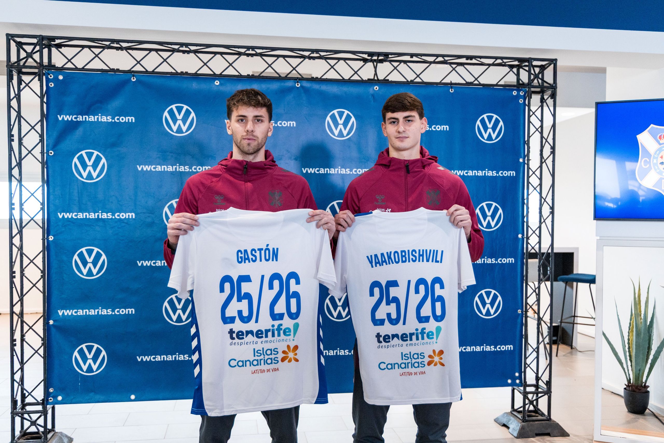 Gastón y Antal en su presentación como blanquiazules (CDTENERIFE)