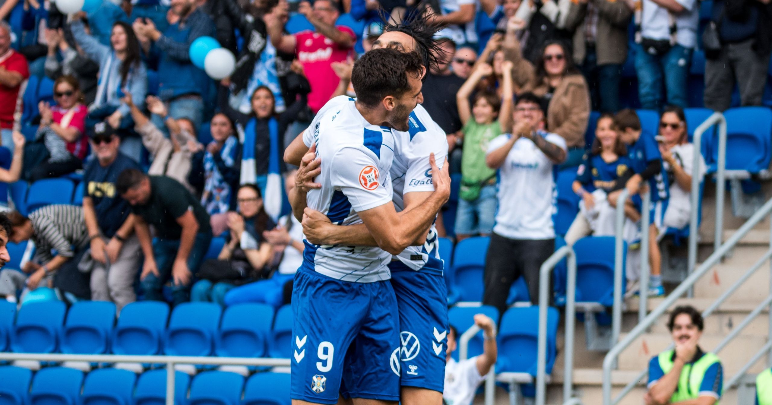 Gallego y De Miguel celebran un gol (CD TENERIFE).