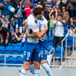 Gallego y De Miguel celebran el gol al Cacereño (CD TENERIFE)