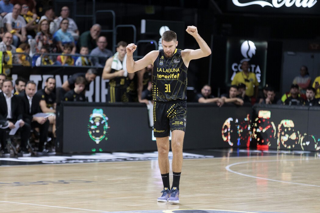Giedraitis celebra una canasta (EMILIO COBOS - ACB PHOTO)