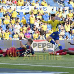 Pedrola dispara y supera a defensas y portero del Huesca