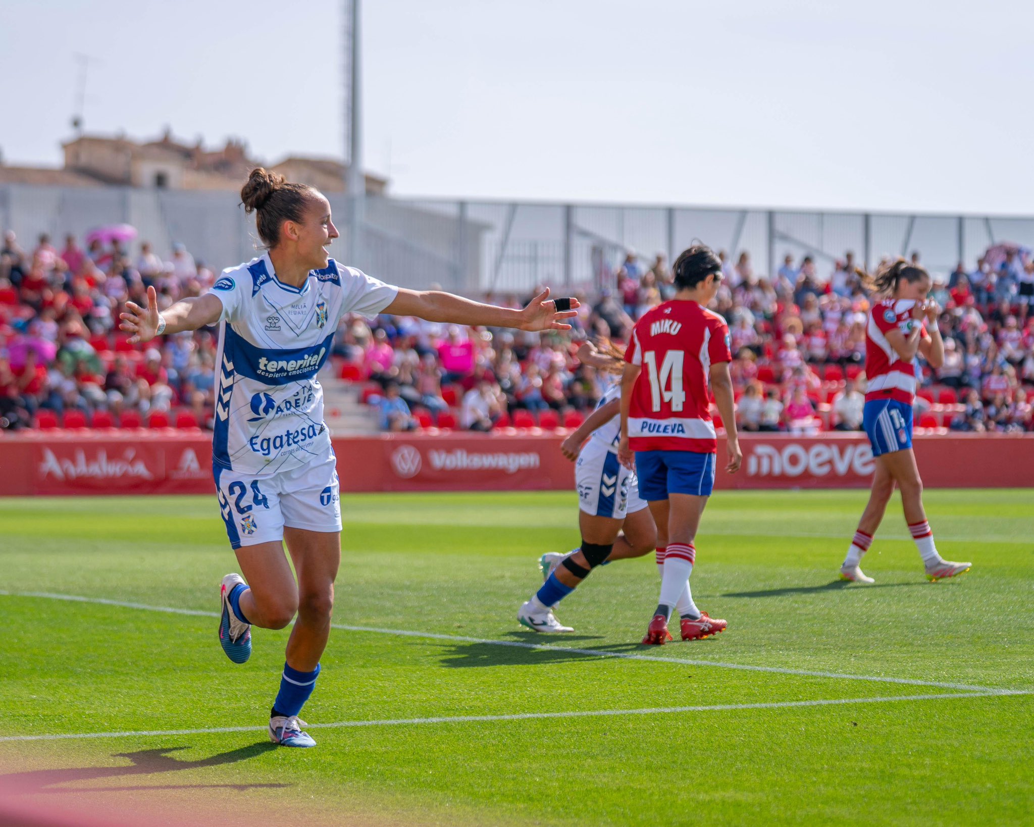 Gramaglia después de marcar su gol al Granada (CD TENERIFE FEMENINO)