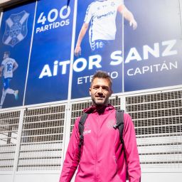 Aitor Sanz en la puerta 16 del Heliodoro (CD TENERIFE)