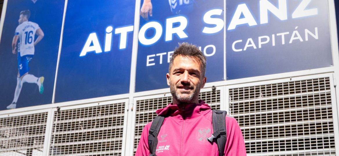 Aitor Sanz en la puerta 16 del Heliodoro (CD TENERIFE)