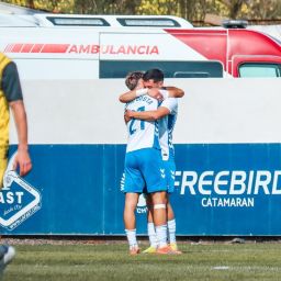 Fran Sabina y Mauro Costa abrazados (CD TENERIFE)