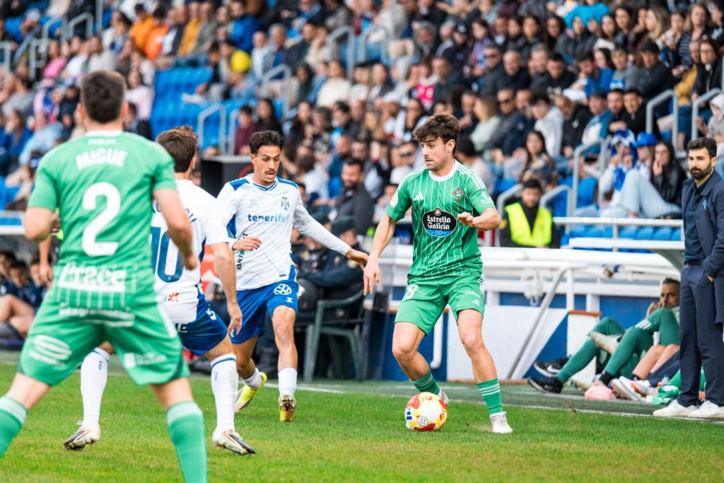 Una acción del partido (@RACINGFERROLSAD).|Alassan