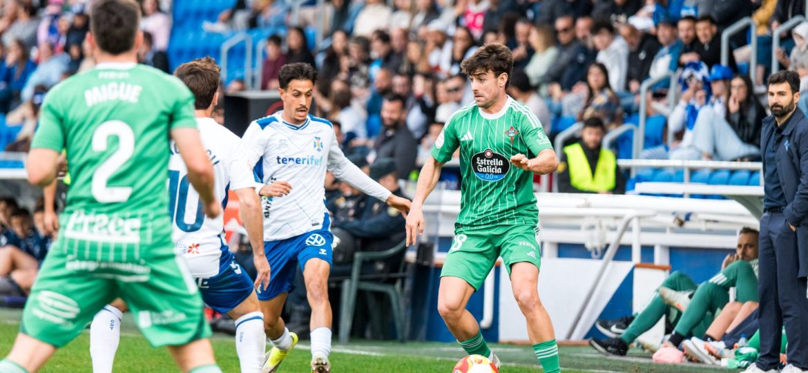 Una acción del partido (@RACINGFERROLSAD).|Alassan